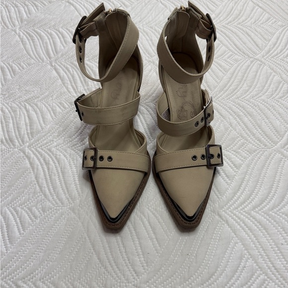 Very G Irina Women’s Tan Western Heel Ankle Boot. Size 7 - Picture 2 of 9